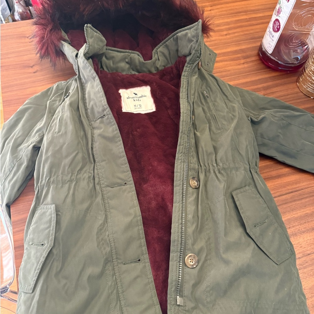 Abercrombie & Fitch Kids Olive Jacket with Maroon Lining new without a tag